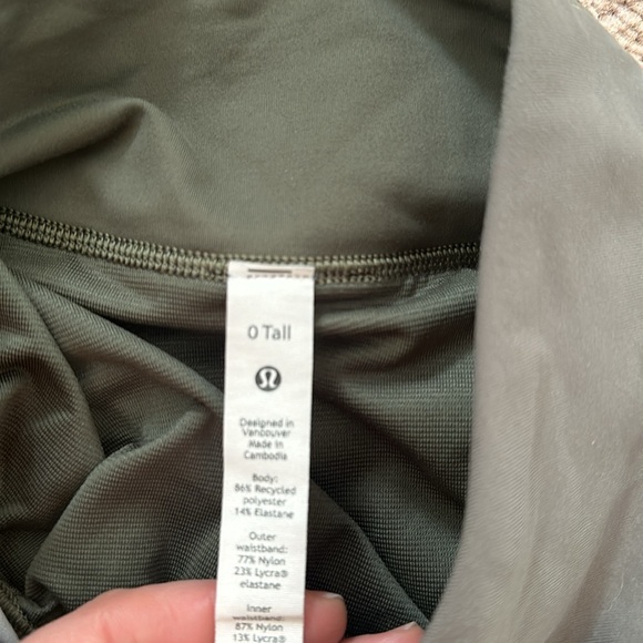 Lululemon 2.5” Hotty Hots - Picture 3 of 3